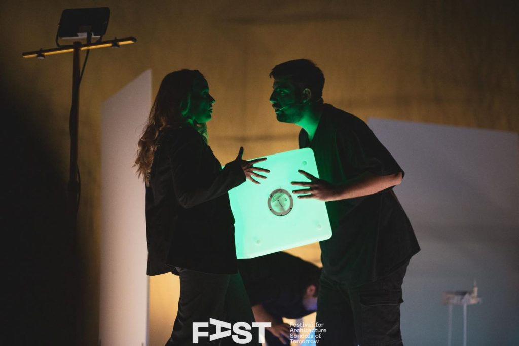 ArchiTheatre – „Pe metru pătrat”, o piesă de teatru creată special pentru FAST 2024 / ArchiTheatre – Square Meter, a theatre piece created especially for FAST 2024