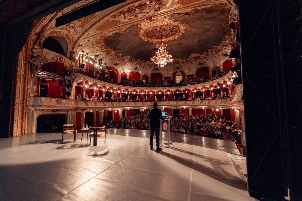 Day 2 of the talks section at the FAST festival brings together presentations by Francesca Torzo and Pablo Alarcón. [...]